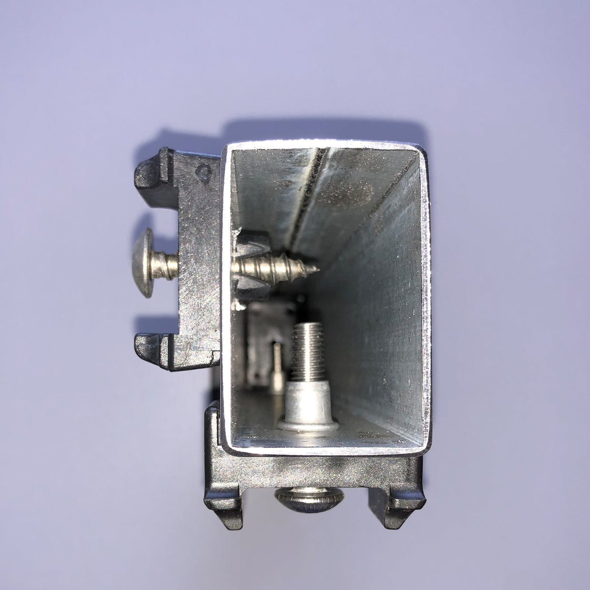 Dübel-Auflagebock für Eckpfosten 60×60 mm
